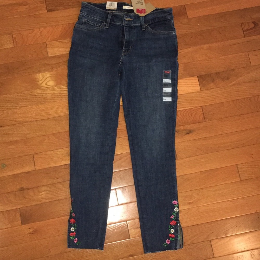 Embroidered Levi Skinny Ankle Mid Rise Blue Jeans